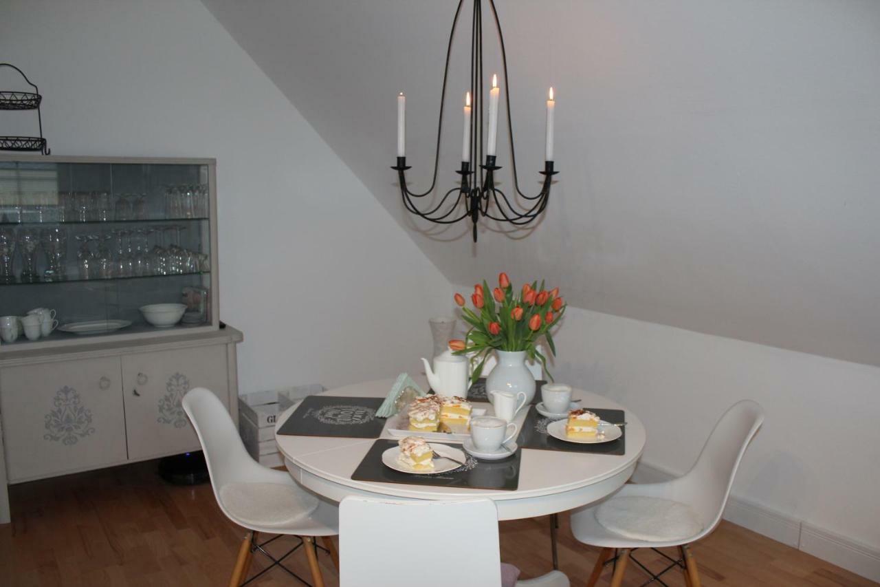 Ferienwohnung Im Tuermchen Oberfell Exterior foto