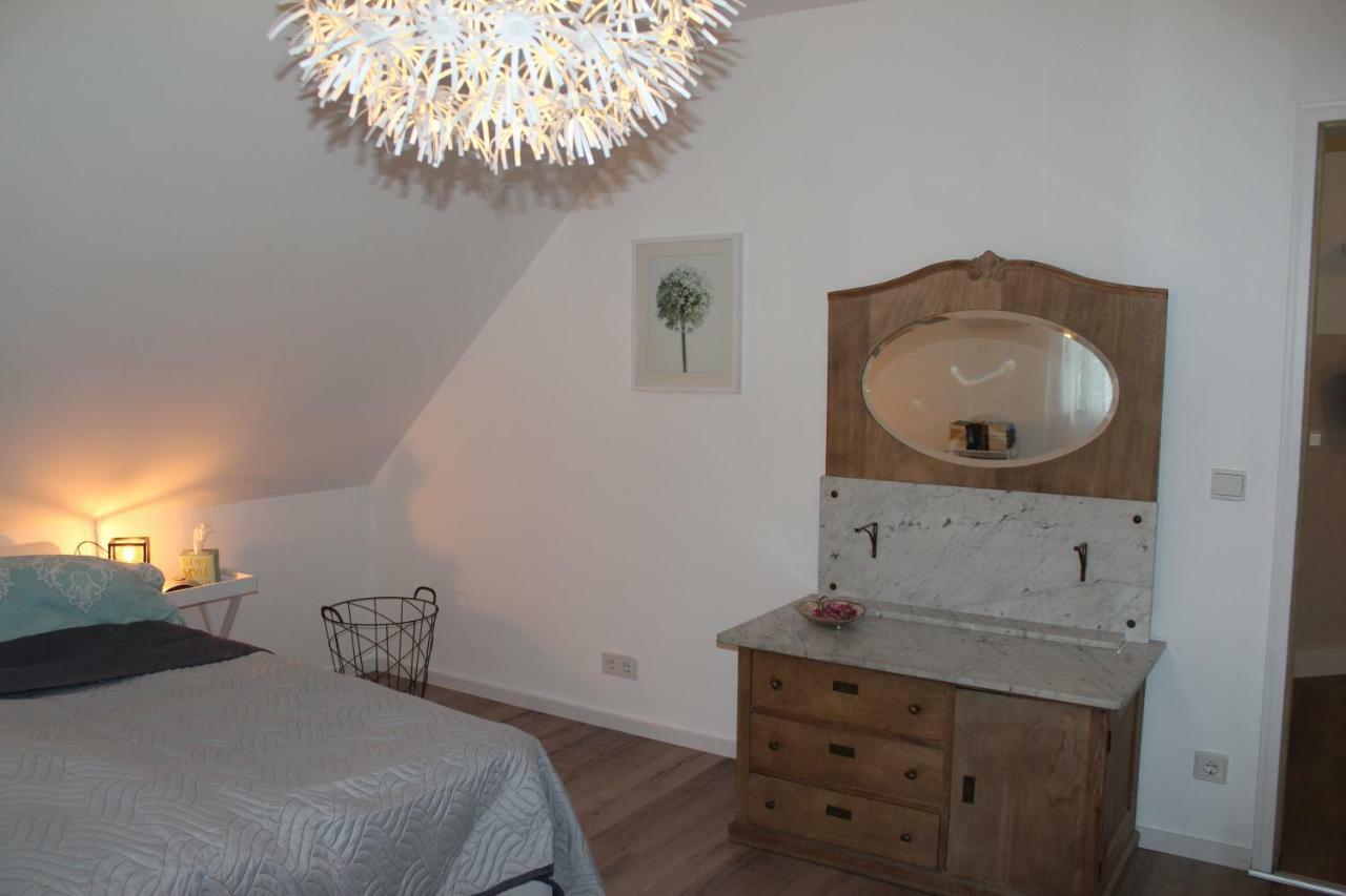 Ferienwohnung Im Tuermchen Oberfell Exterior foto