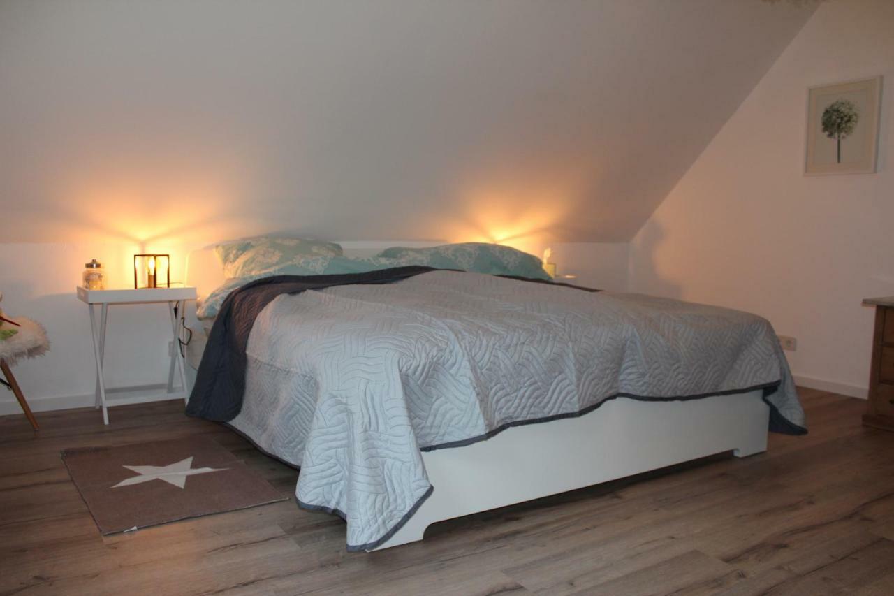 Ferienwohnung Im Tuermchen Oberfell Exterior foto
